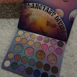 Planetary Divine Eyeshadow Palette
